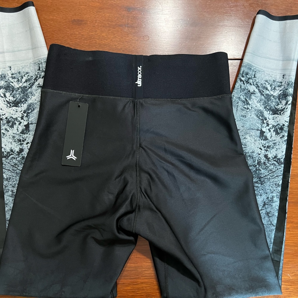 NWT Ultracor black leggings with snowy tree print size medium